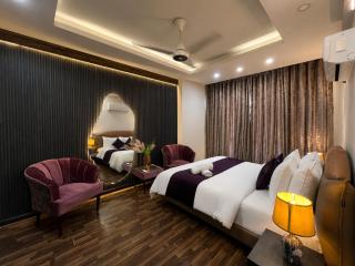 ELYSIUM TOWER- Executive Two Bedrooms Apartment Facing Centaurus Mall Islamabad - 2