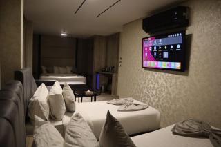 Roya Downtown Boutique Hotel - 8