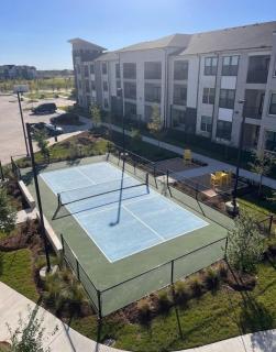 Spacious 2 bed 2 bath with tons of amenities ! - 2