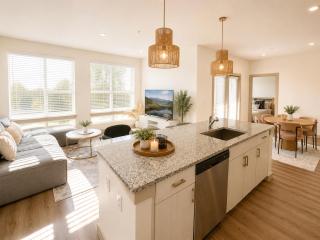 Spacious 2 bed 2 bath with tons of amenities ! - 7