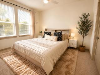 Spacious 2 bed 2 bath with tons of amenities ! - 6