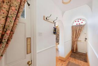 The Old Tailor's Victorian House and Courtyard - 2