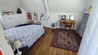 Ty Maen - Étage avec chambre, coin salon, toilettes et salle de bain - 4