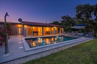 Villa Jacky 2 near Porec for 4 persons with 32 m2 private pool - pet friendly - 0