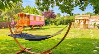 Bungalow cosy à Bussac-Forêt avec piscine partagée 15 m² - 0