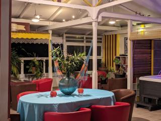 Maison confortable à Fort-de-France avec espace extérieur - 2