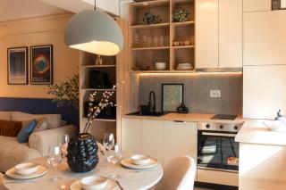 Ivory Design Apt with Balcony by Blvd 36B5 - Free Parking - 3