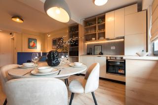 Ivory Design Apt with Balcony by Blvd 36B5 - Free Parking - 9