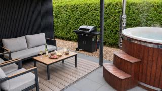 Steam & Dream - Hottub & Sauna Retreat - Free WiFi - Full Privacy - Luxury Experience - 6