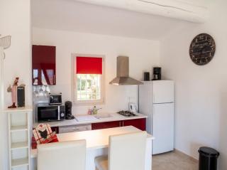 Studio accueillant avec piscine à Cabrières-d'Avignon 40 m² - 5