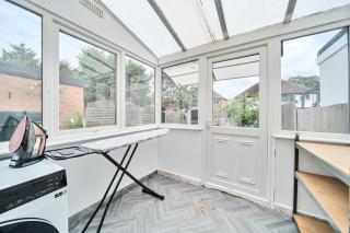 House - Sleeps 12 - Parking - 7