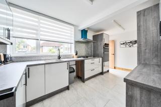 House - Sleeps 12 - Parking - 6