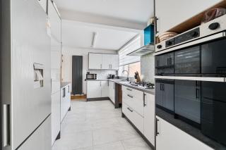 House - Sleeps 12 - Parking - 2