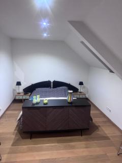 logies 2460 - 8