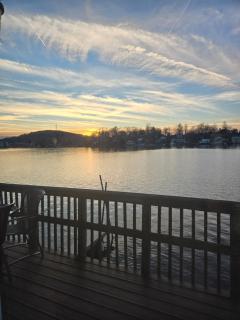 Direct Lakefront Cottage - 0