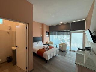 Suite Room with Pool & Gym - 8