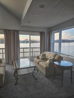 Direct Lakefront Cottage - 3