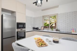 Aura Sun Holiday Homes by Nomads - 6