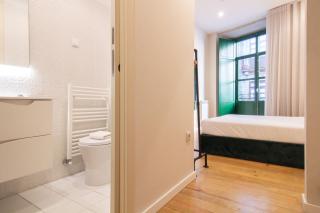 4BR w 200yrs of history in Porto by LovelyStay - 1