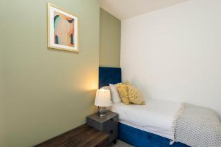 Spacious 3BR Family Home with Big Garden - 1