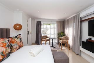 6th on Jupiter Boutique Hotel and Events - 6