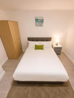 Comfortable Double Room, private bathroom, not ensuite - 9