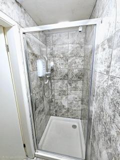 Comfortable Double Room, private bathroom, not ensuite - 4