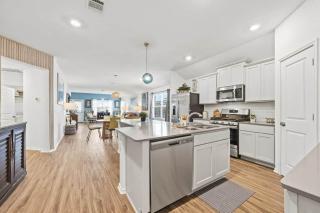 Stylish 4BR Retreat | EV Charger | San Marcos - 3