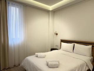 Stylish 2-bedroom apartment next to the Republic Sqaure - 3