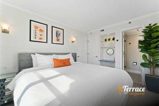 Stunning Terrace Apartment Near Universal - 4