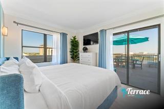 King Penthouse with Terrace Near Universal - 9
