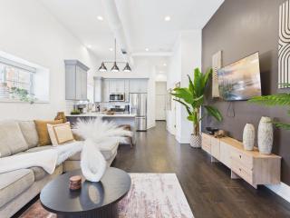 Bright & Spacious Boho Oasis A Warm Retreat - 1
