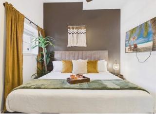 Bright & Spacious Boho Oasis A Warm Retreat - 6
