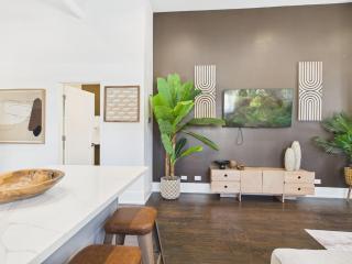 Bright & Spacious Boho Oasis A Warm Retreat - 3