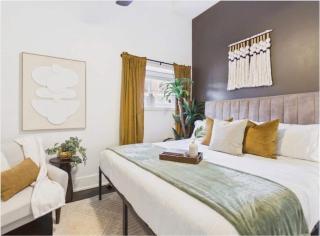 Bright & Spacious Boho Oasis A Warm Retreat - 9
