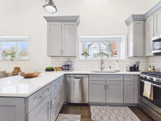 Bright & Spacious Boho Oasis A Warm Retreat - 7