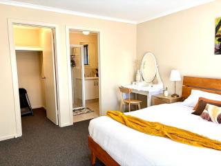 Beach&Winery Retreat with Premium King, 2Queen, 5BR 2Bath, Netflix, sleeps 12, Max 13,sofa bed upon request with extra fee - 5