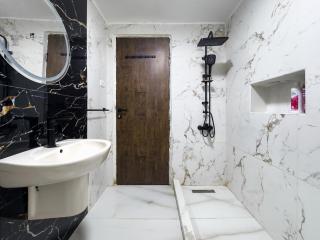 Stylish Apartment in Downtown Cairo - 2