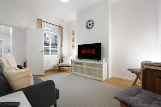 Modern Duplex 4BR Thornaby by Stay With Us - 9