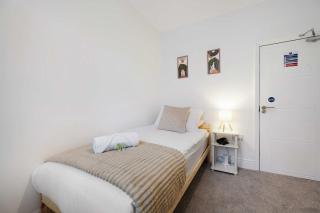 Modern Duplex 4BR Thornaby by Stay With Us - 7