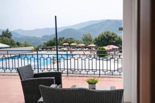 Uxarte -Alojamiento, restaurante y piscinas - 3