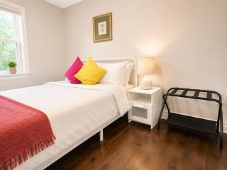 Newly Renovated Cozy Room Walk to Subway North York - 6