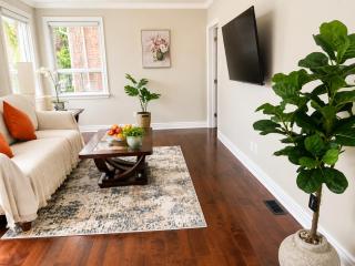 Newly Renovated Cozy Room Walk to Subway North York - 3