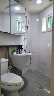 50 OFF, air conditioner, 6 minutes from Hongik Uni Sta, airport bus, cleaning fee 0, ELV, parking, blackout curtains, washing machine, dryer - 8