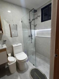 4tv Netflix wifi hot water air conditioning - 4