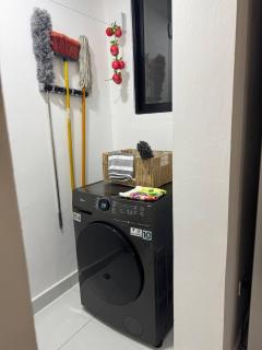 4tv Netflix wifi hot water air conditioning - 5