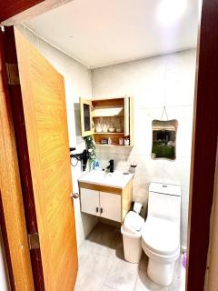 4tv Netflix wifi hot water air conditioning - 2