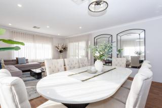 Spacious 4BR Family Home Pool with Spa and BBQ - 2
