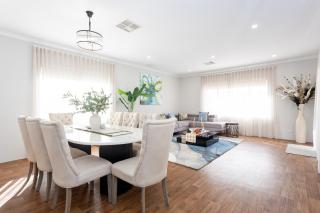 Spacious 4BR Family Home Pool with Spa and BBQ - 1