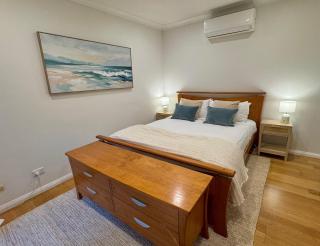Bright 2 Bedroom Apartment In A Great Location - 8